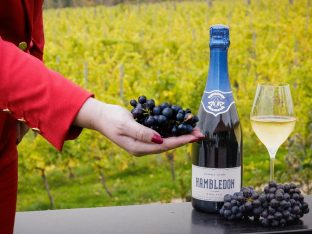 Virgin Atlantic announces bespoke english sparkling wine